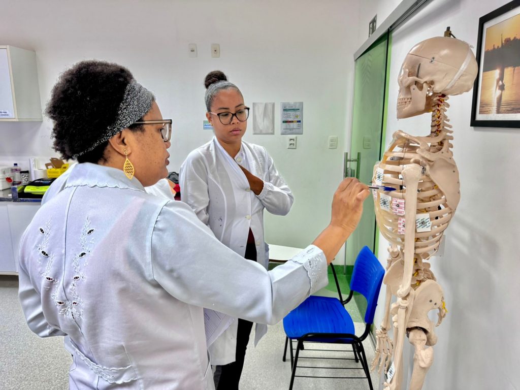 Aula sendo ministrada no Laboratório de Práticas Supervisionadas do Ludovica - Centro de Educação Profissional - FOTO: ASCOM MONTE TABOR